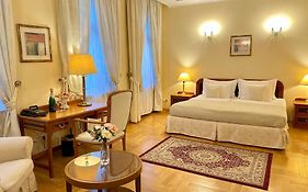 Fleur De Lis Hotel